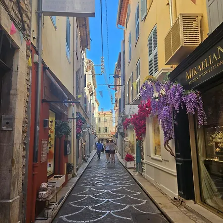 Appartement 2 Pieces Au Coeur Du Vieil Antibes
