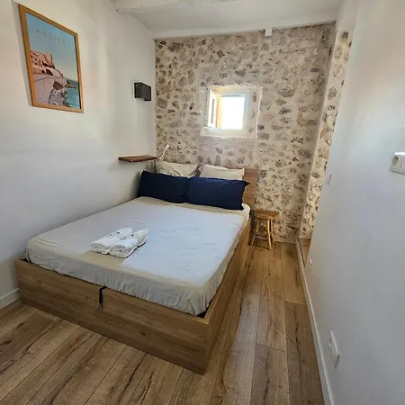 2 Pieces Au Coeur Du Vieil Antibes